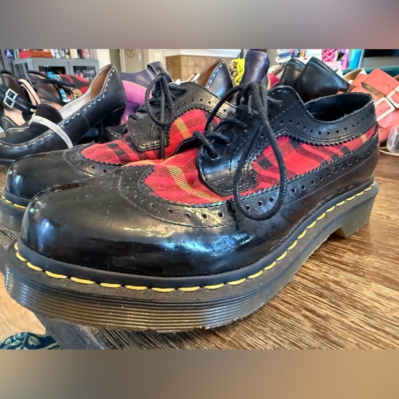 Dc Marten, plaid and black patent, UK 7, 41 EU, US Women’s 9/Men’s 7 - Picture 1 of 4